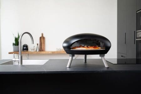 Clementi Crosti elektrische pizzaoven klaar voor gebruik in de keuken