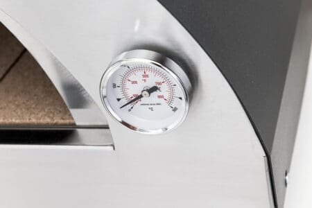 Temperatuurmeter op Clementino oven detail foto