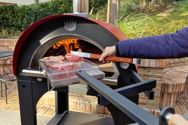 Grillen in een Clementi pizzaoven met het Multi-Cooking systeem