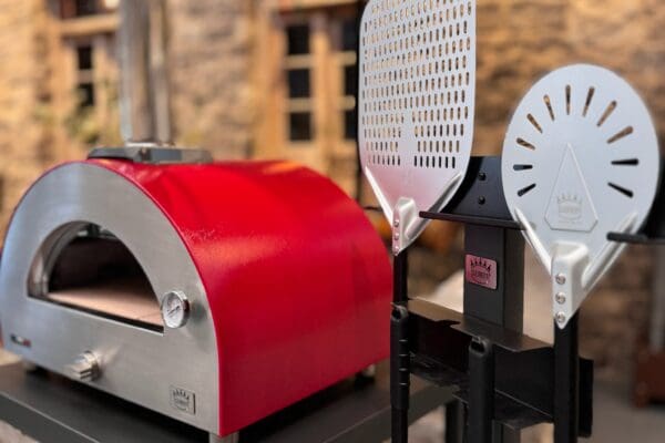 Remida pizzaoven met rode kap op modulair onderstel