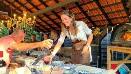 Buiten koken Clementi gas oven avonden lang buiten pizza bakken