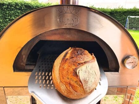 Brood gebakken in Clementino houtoven
