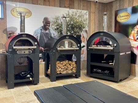 compact en premium onderstellen met family ovens erop in showroom