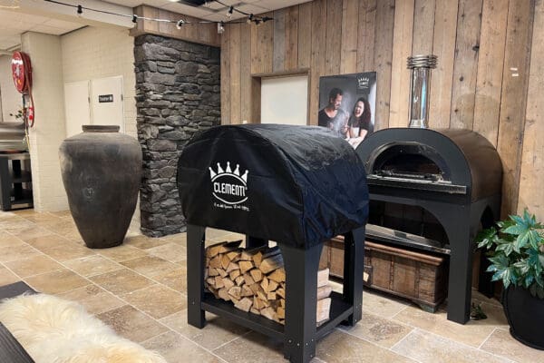 Clementi pizzaoven op onderstel met beschermhoes