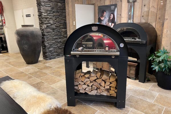Clementi pizzaoven met houtopslag zonder beschermhoes